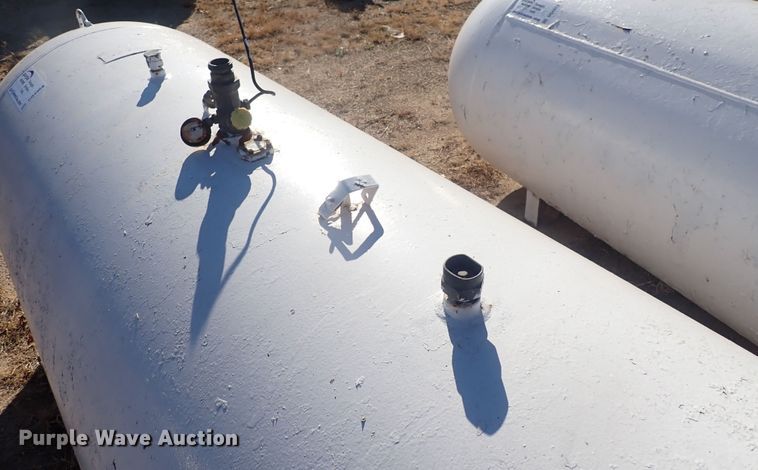 image for item DQ4969 500 gallon propane tank