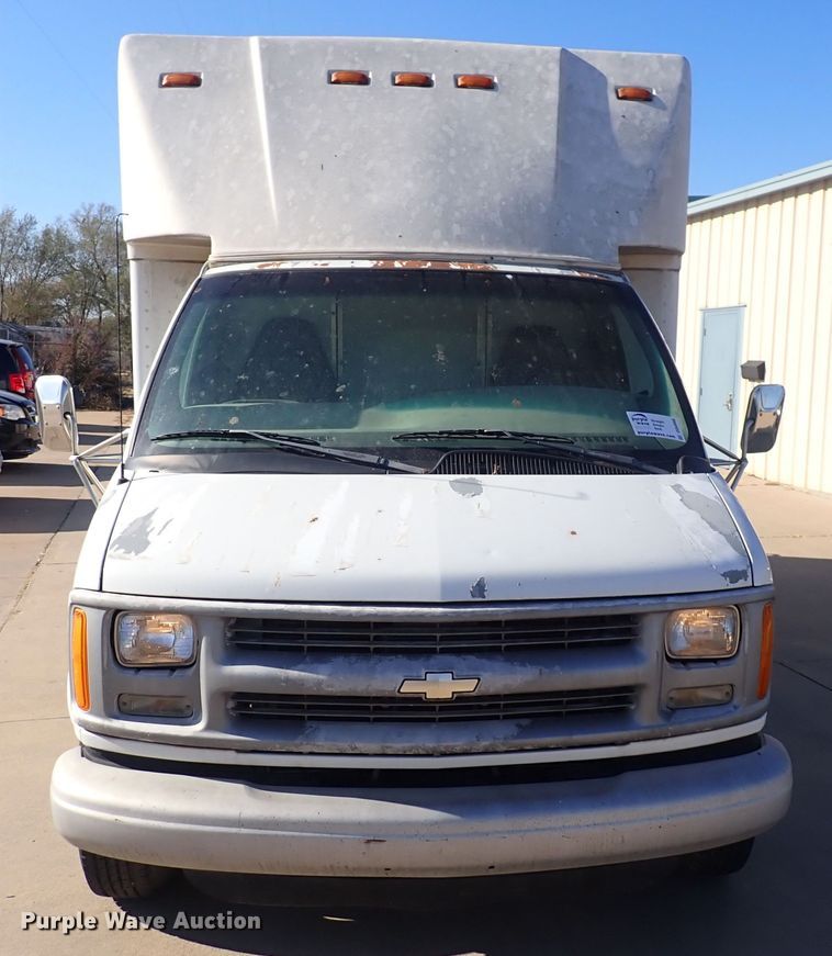 image for item DQ4998 2000 Chevrolet Express G3500  delivery van