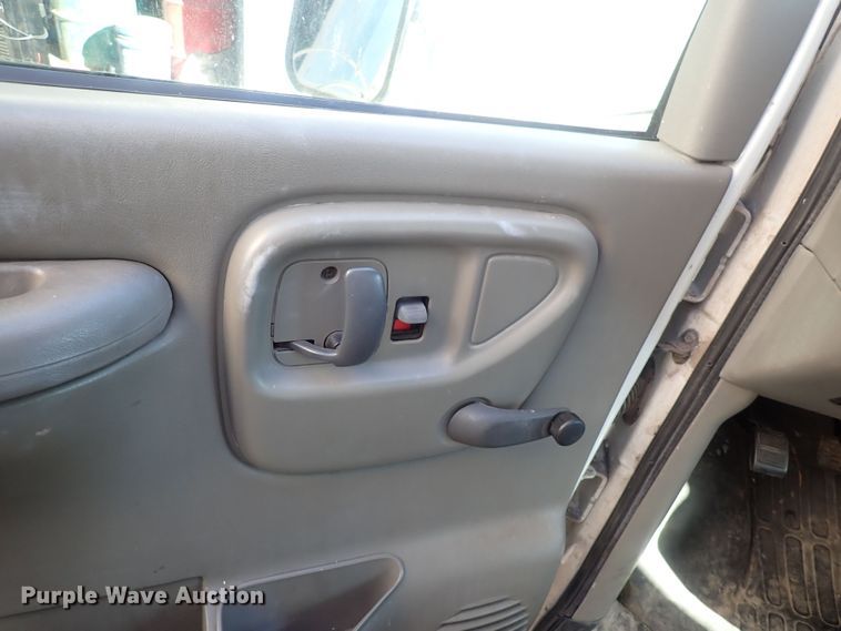 image for item DQ4998 2000 Chevrolet Express G3500  delivery van