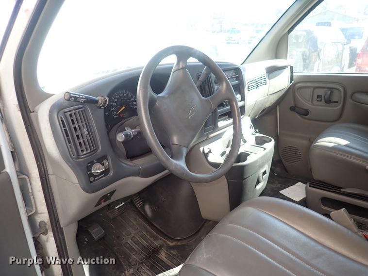 image for item DQ4998 2000 Chevrolet Express G3500  delivery van