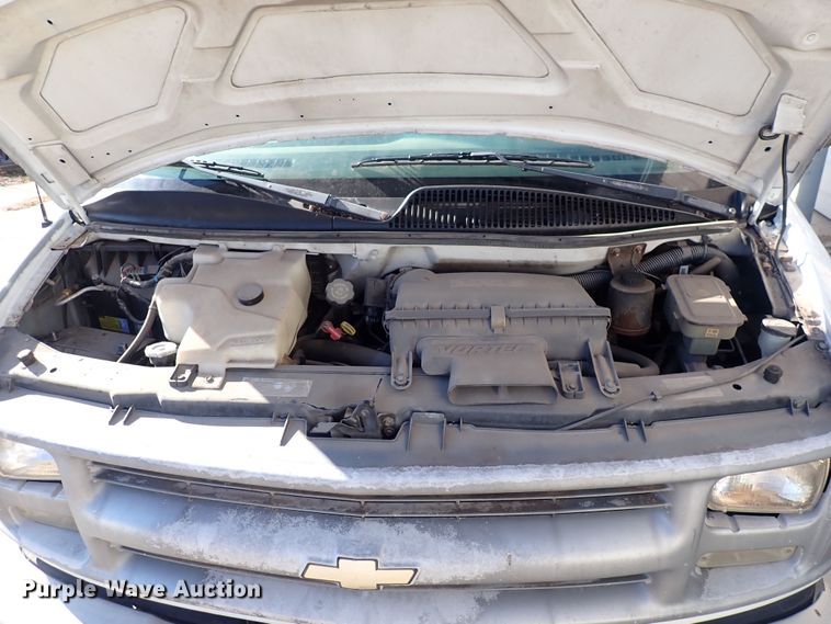 image for item DQ4998 2000 Chevrolet Express G3500  delivery van