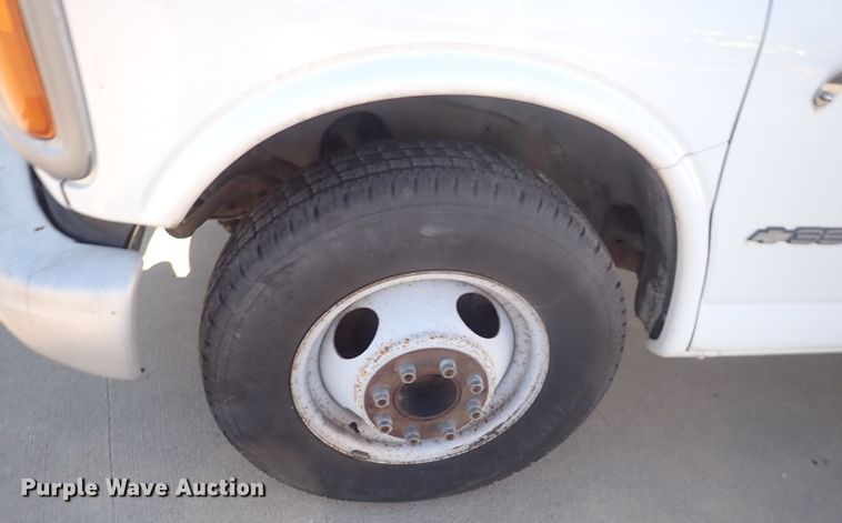 image for item DQ4998 2000 Chevrolet Express G3500  delivery van