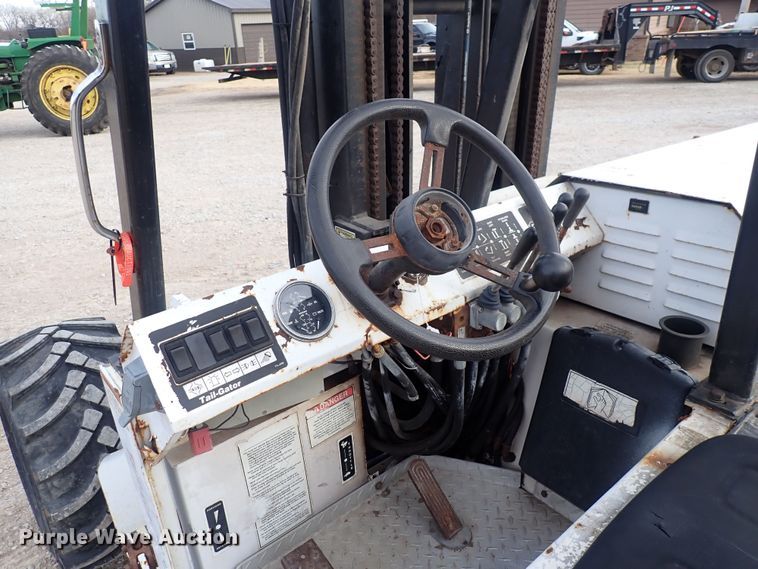 image for item DQ5003 Tail Gator  forklift