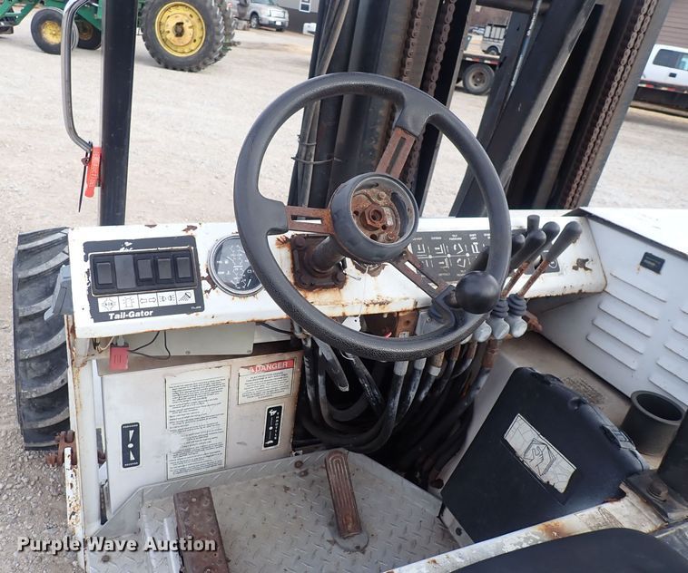 image for item DQ5003 Tail Gator  forklift