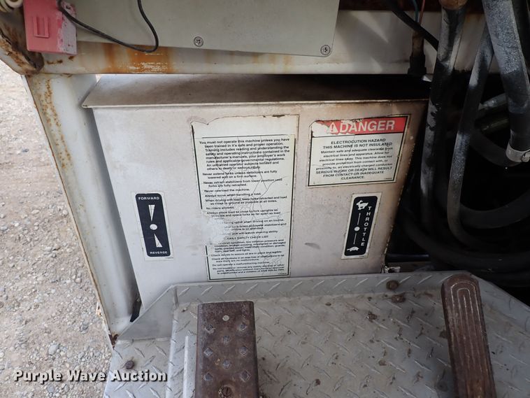 image for item DQ5003 Tail Gator  forklift