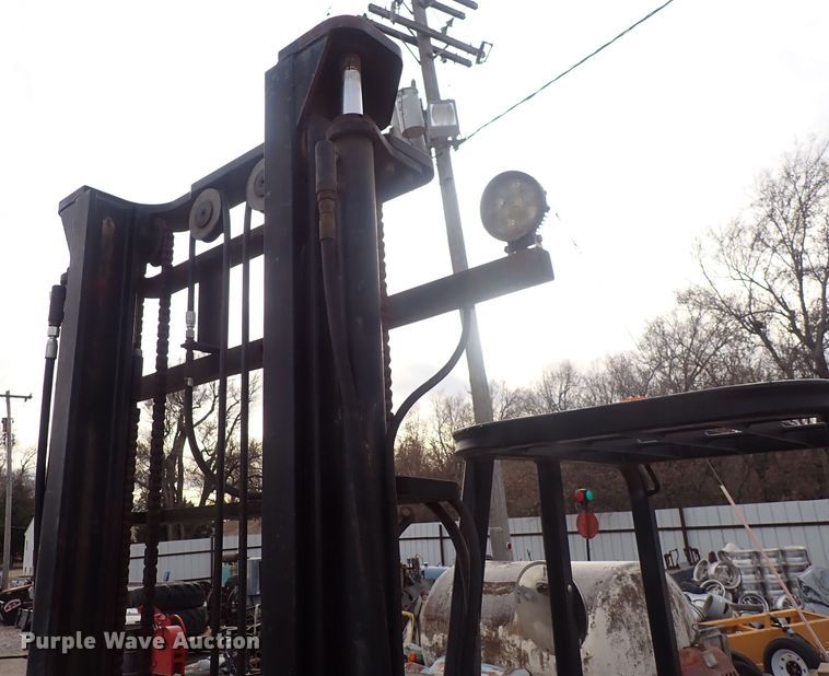 image for item DQ5003 Tail Gator  forklift