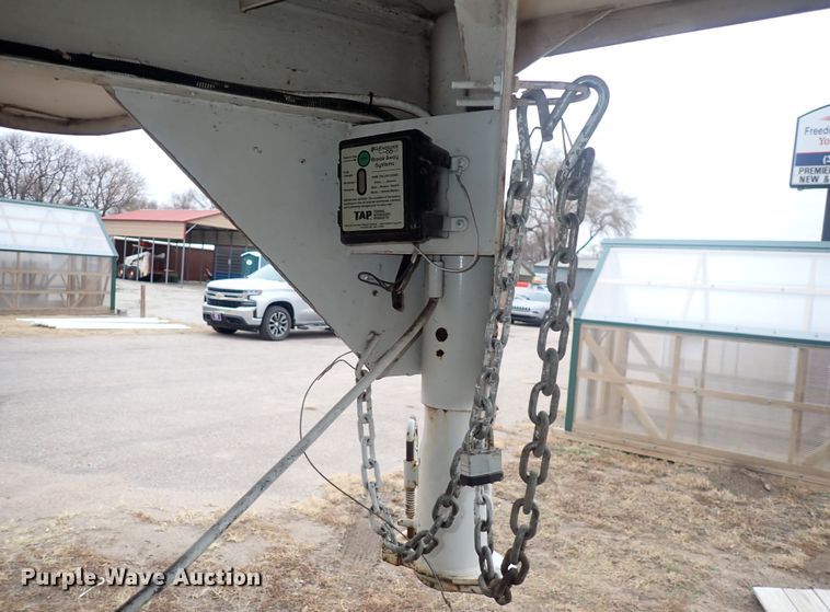 image for item DQ5024 2006 WW  enclosed cargo trailer