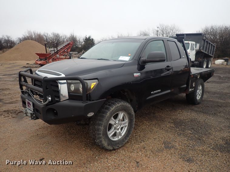 image for item DQ5046 2007 Toyota Tundra  Double Cab flatbed pickup truck