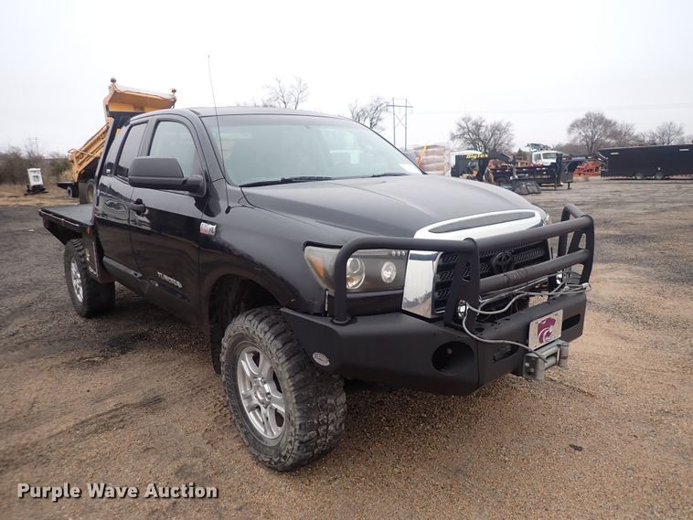 image for item DQ5046 2007 Toyota Tundra  Double Cab flatbed pickup truck