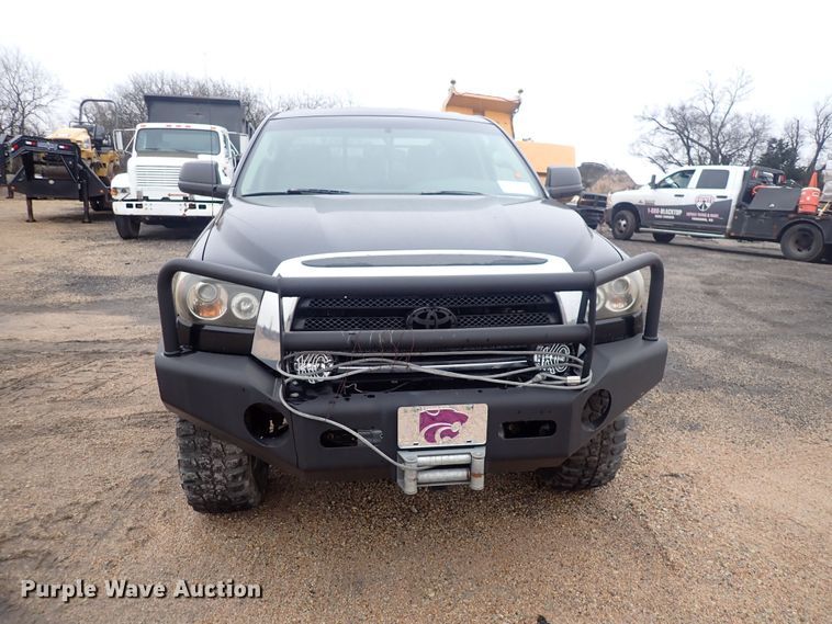 image for item DQ5046 2007 Toyota Tundra  Double Cab flatbed pickup truck