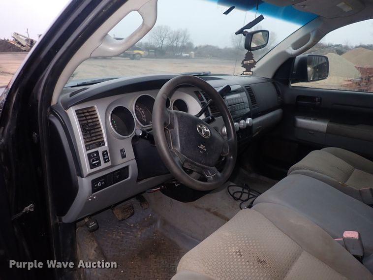 image for item DQ5046 2007 Toyota Tundra  Double Cab flatbed pickup truck