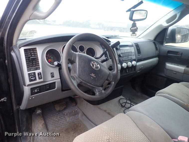 image for item DQ5046 2007 Toyota Tundra  Double Cab flatbed pickup truck