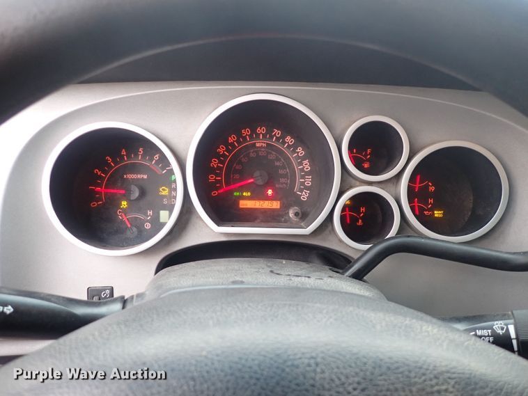 image for item DQ5046 2007 Toyota Tundra  Double Cab flatbed pickup truck