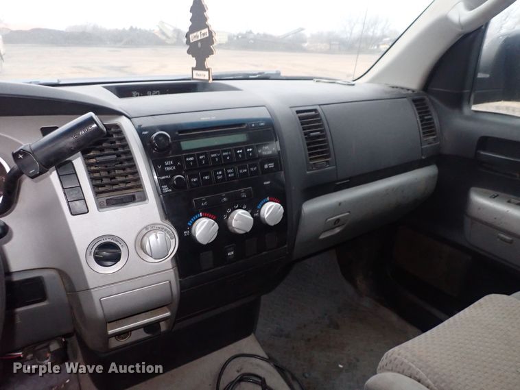 image for item DQ5046 2007 Toyota Tundra  Double Cab flatbed pickup truck