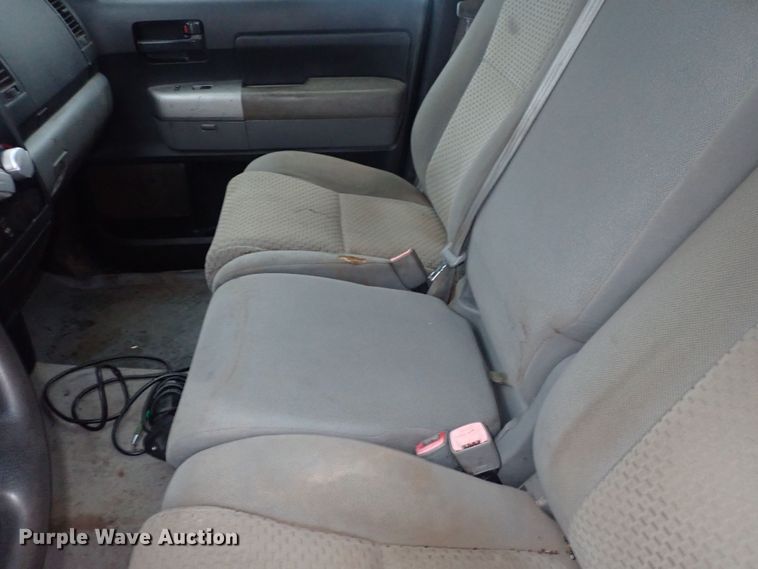 image for item DQ5046 2007 Toyota Tundra  Double Cab flatbed pickup truck