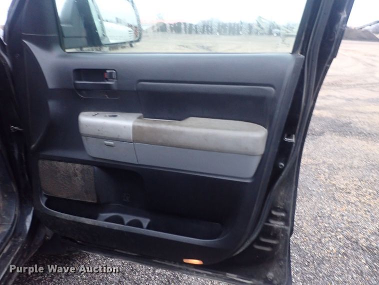 image for item DQ5046 2007 Toyota Tundra  Double Cab flatbed pickup truck