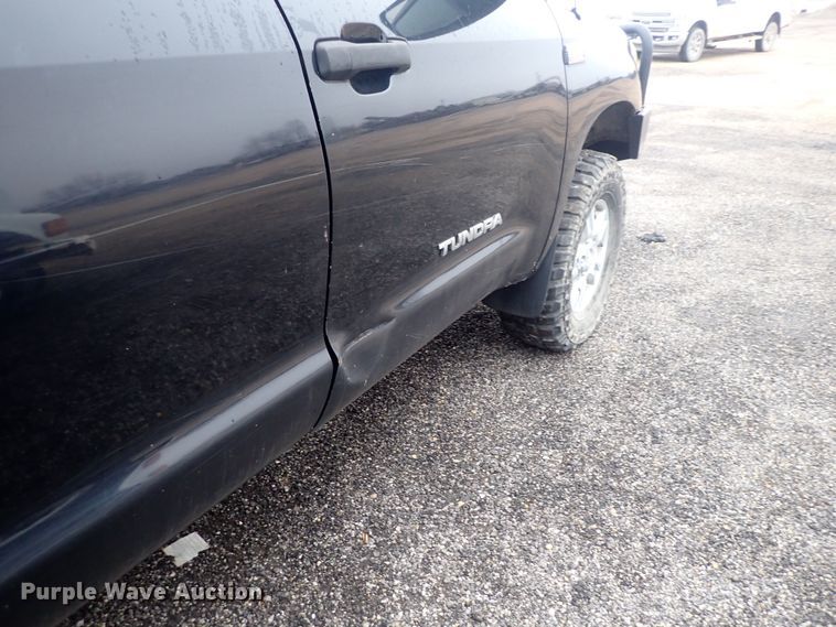 image for item DQ5046 2007 Toyota Tundra  Double Cab flatbed pickup truck