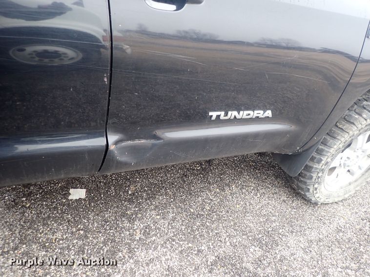 image for item DQ5046 2007 Toyota Tundra  Double Cab flatbed pickup truck