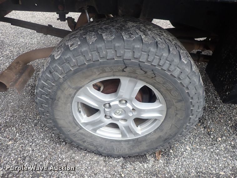 image for item DQ5046 2007 Toyota Tundra  Double Cab flatbed pickup truck