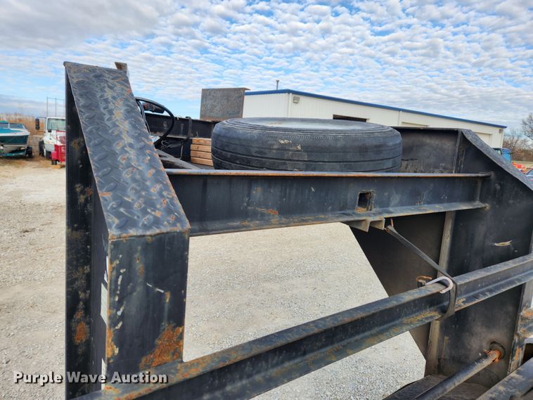 image for item DQ5379 2013 Elite  equipment trailer