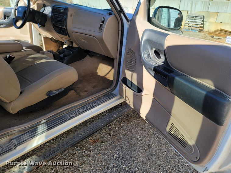 image for item DR3345 2002 Ford Ranger XLT  SuperCab pickup truck