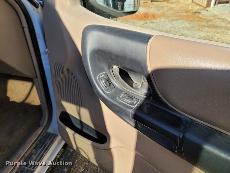 image for item DR3345 2002 Ford Ranger XLT  SuperCab pickup truck