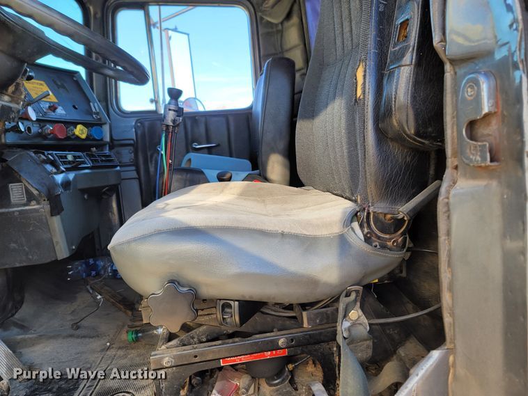 image for item DR3348 1988 Mack R690ST  dump truck