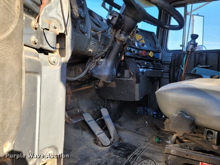 image for item DR3348 1988 Mack R690ST  dump truck