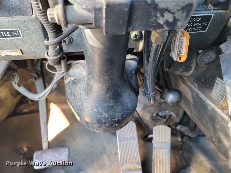 image for item DR3348 1988 Mack R690ST  dump truck