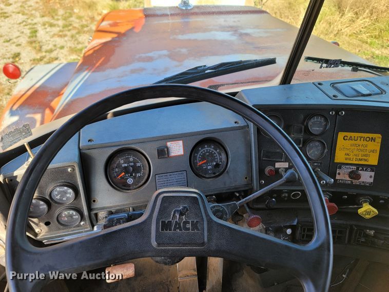 image for item DR3348 1988 Mack R690ST  dump truck