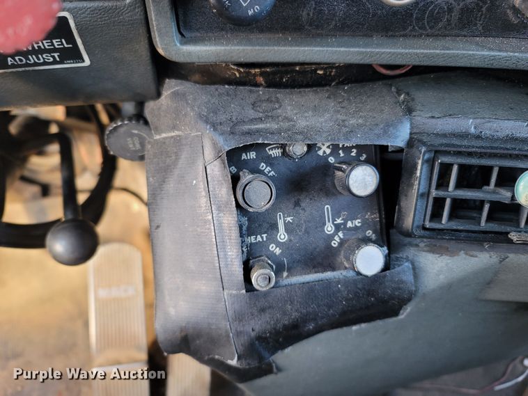 image for item DR3348 1988 Mack R690ST  dump truck