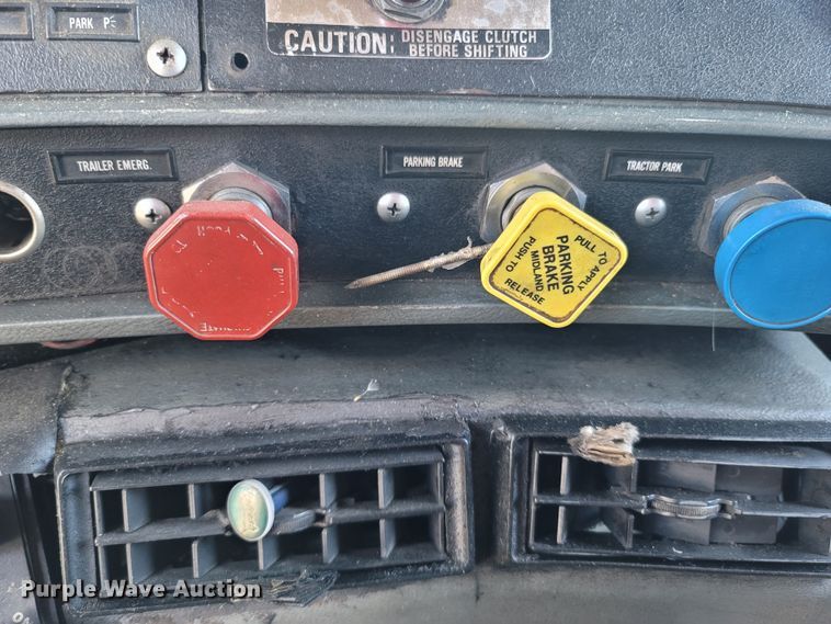 image for item DR3348 1988 Mack R690ST  dump truck