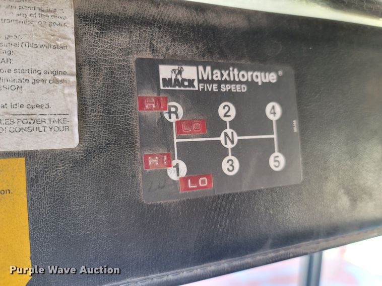 image for item DR3348 1988 Mack R690ST  dump truck