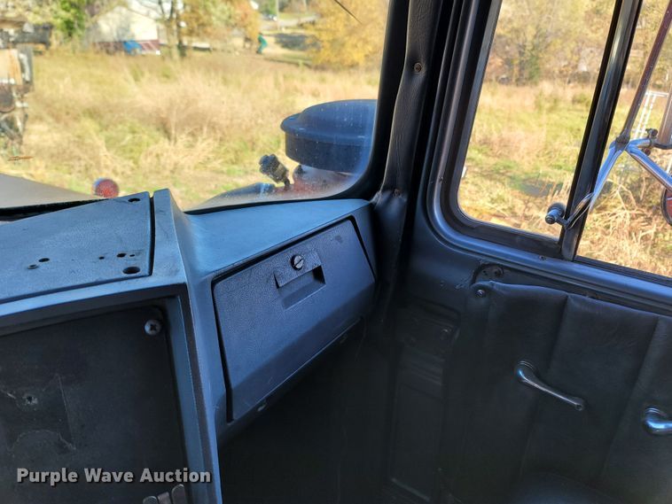 image for item DR3348 1988 Mack R690ST  dump truck