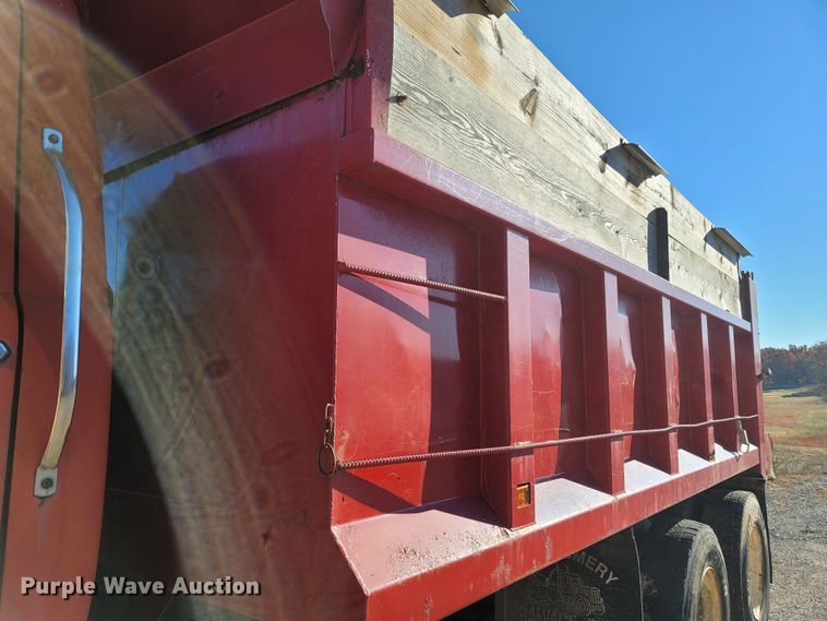 image for item DR3348 1988 Mack R690ST  dump truck