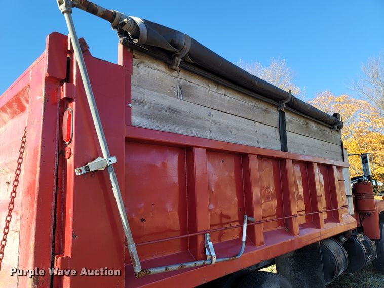 image for item DR3348 1988 Mack R690ST  dump truck