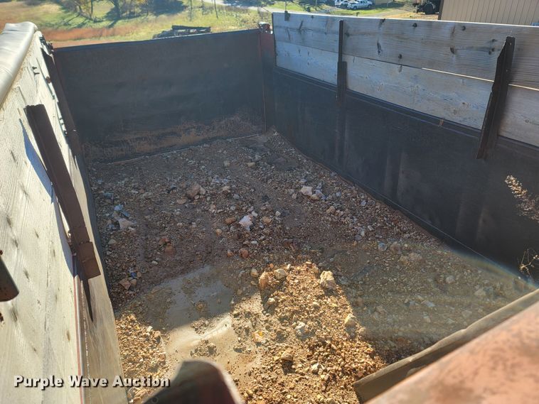 image for item DR3348 1988 Mack R690ST  dump truck