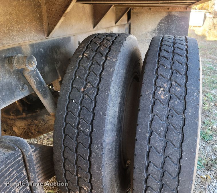 image for item DR3348 1988 Mack R690ST  dump truck