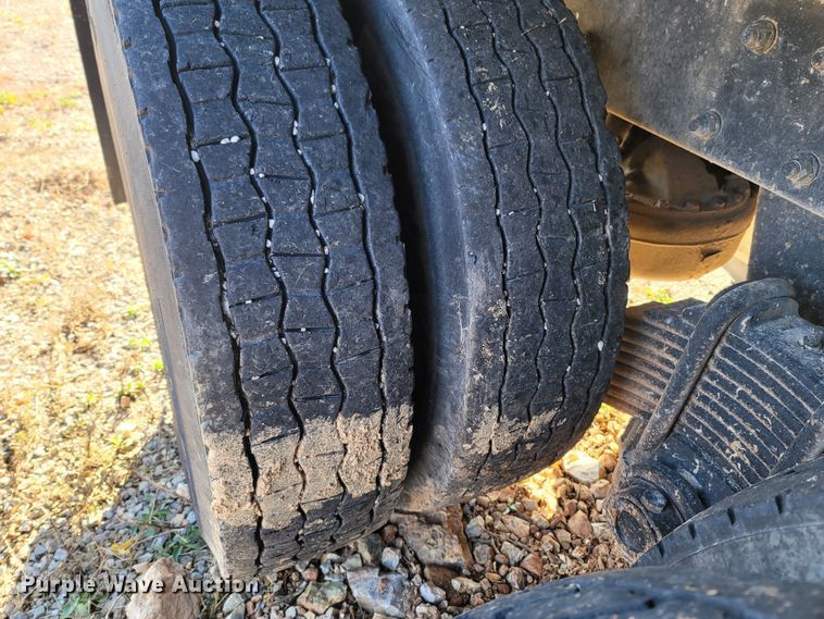 image for item DR3348 1988 Mack R690ST  dump truck