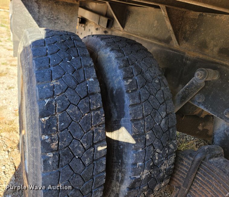 image for item DR3348 1988 Mack R690ST  dump truck