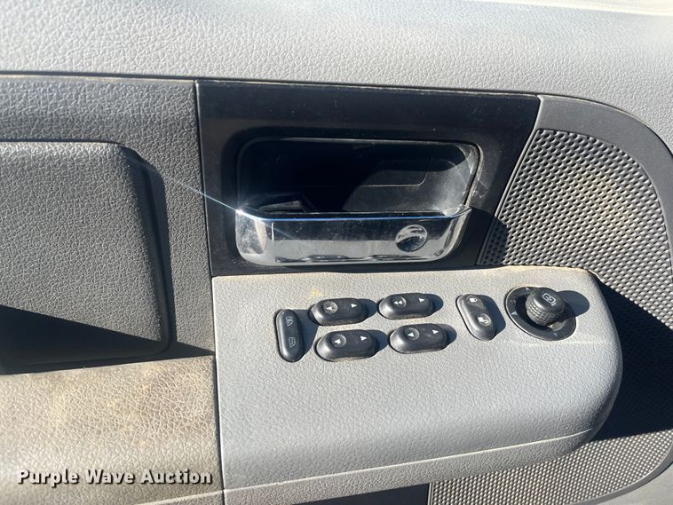 image for item DR7374 2006 Ford F150  SuperCrew pickup truck