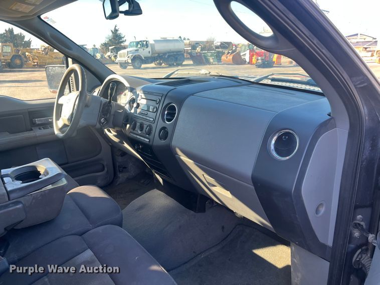 image for item DR7374 2006 Ford F150  SuperCrew pickup truck