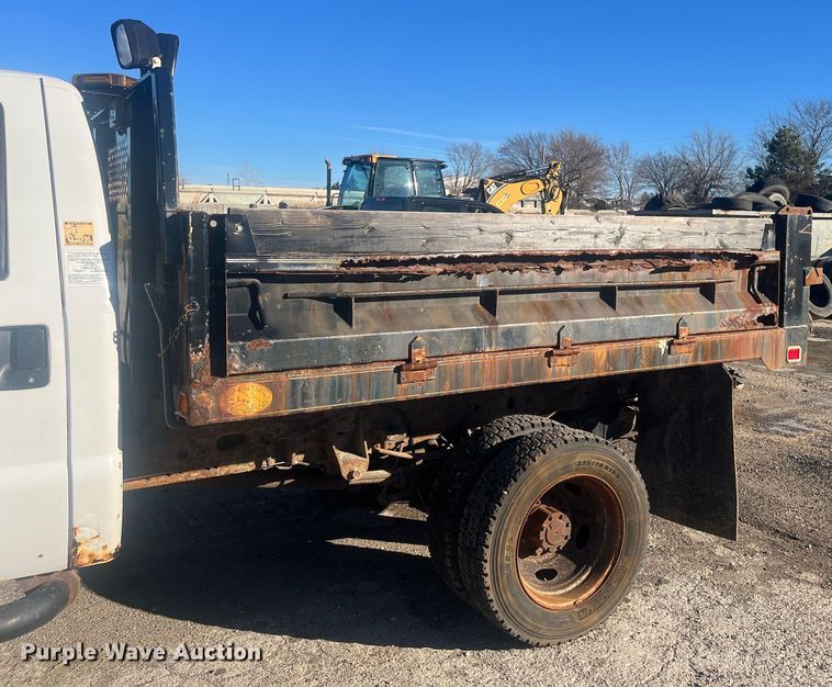 image for item DR7376 2004 Ford F550 Super Duty  dump flatbed truck