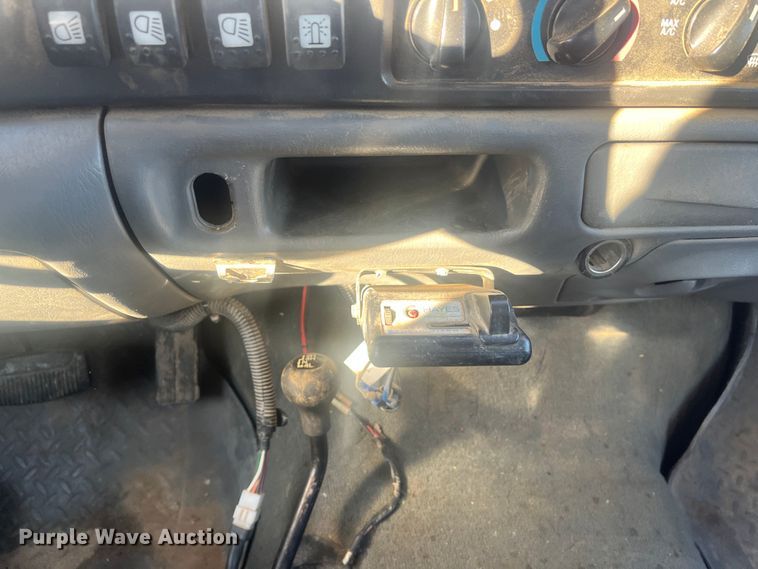 image for item DR7376 2004 Ford F550 Super Duty  dump flatbed truck