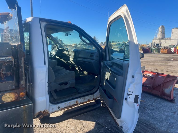 image for item DR7376 2004 Ford F550 Super Duty  dump flatbed truck