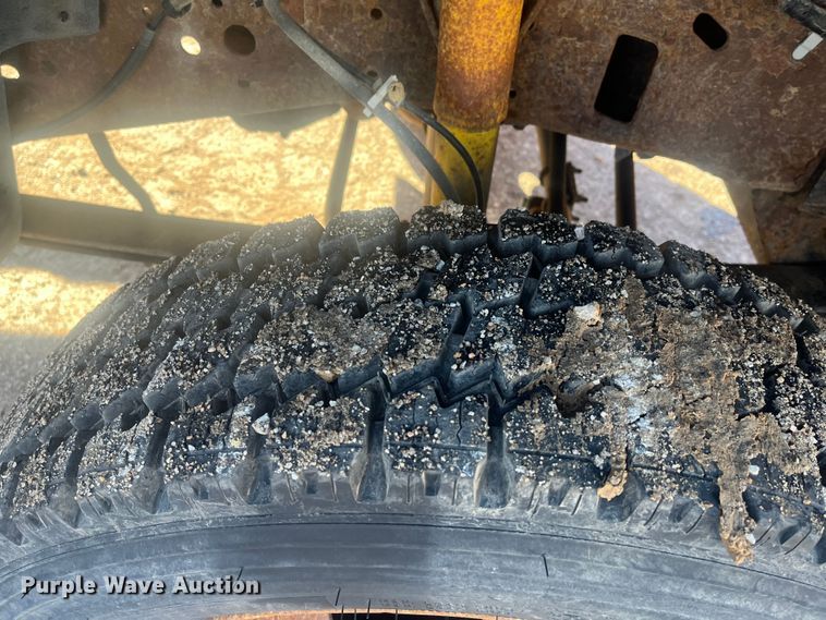 image for item DR7376 2004 Ford F550 Super Duty  dump flatbed truck