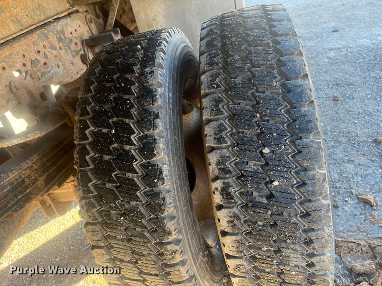 image for item DR7376 2004 Ford F550 Super Duty  dump flatbed truck