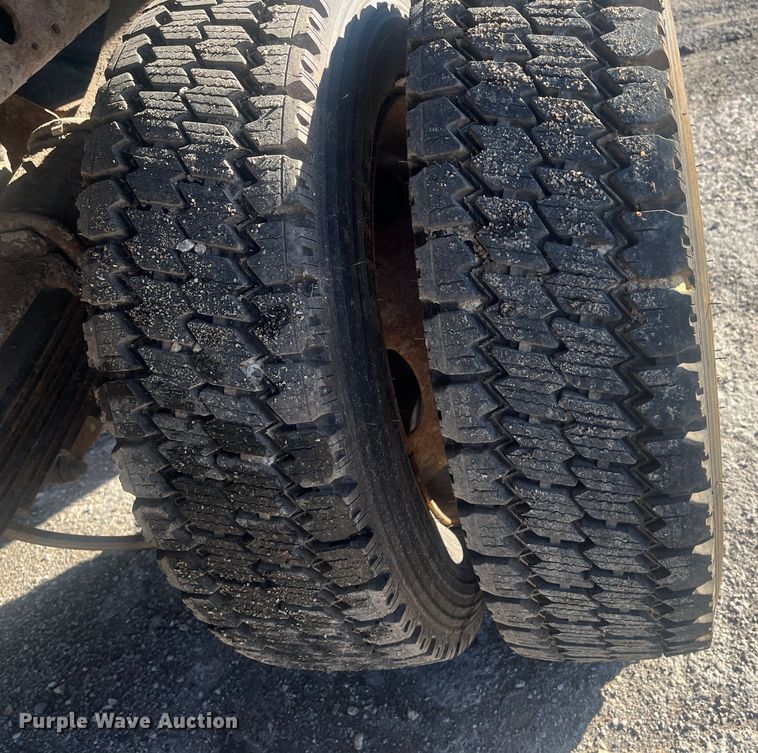 image for item DR7376 2004 Ford F550 Super Duty  dump flatbed truck