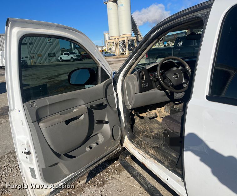 image for item DR7378 2013 Chevrolet Silverado 1500  Ext. Cab pickup truck