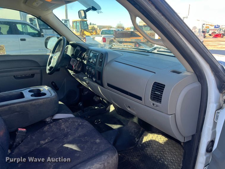 image for item DR7378 2013 Chevrolet Silverado 1500  Ext. Cab pickup truck